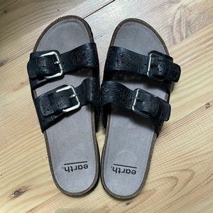 Earth black leather sandals
